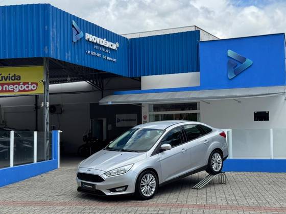 FORD FOCUS 2.0 SE PLUS FASTBACK 16V FLEX 4P POWERSHIFT
